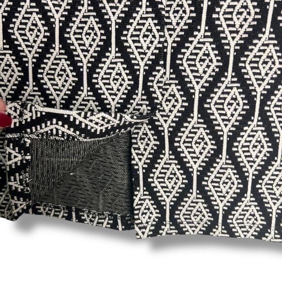 Zara Trafaluc Size Medium Fall Winter Collection Black White Aztec Pencil Skirt - Picture 4 of 6